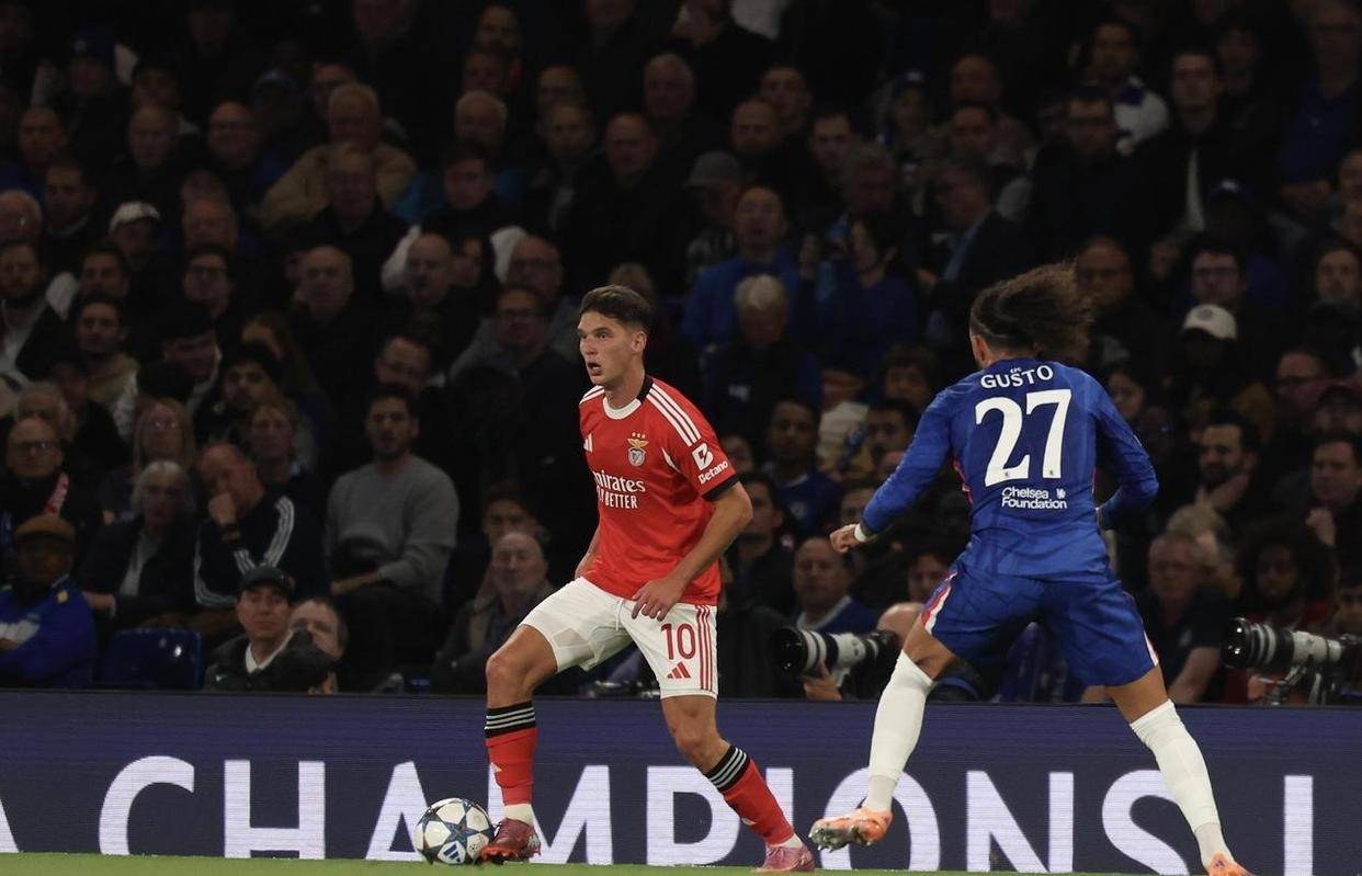 开云APP-里程碑夜！本菲卡造点机会，足总杯集结日刷纪录，震撼外界，身体对抗强度拉满的简单介绍