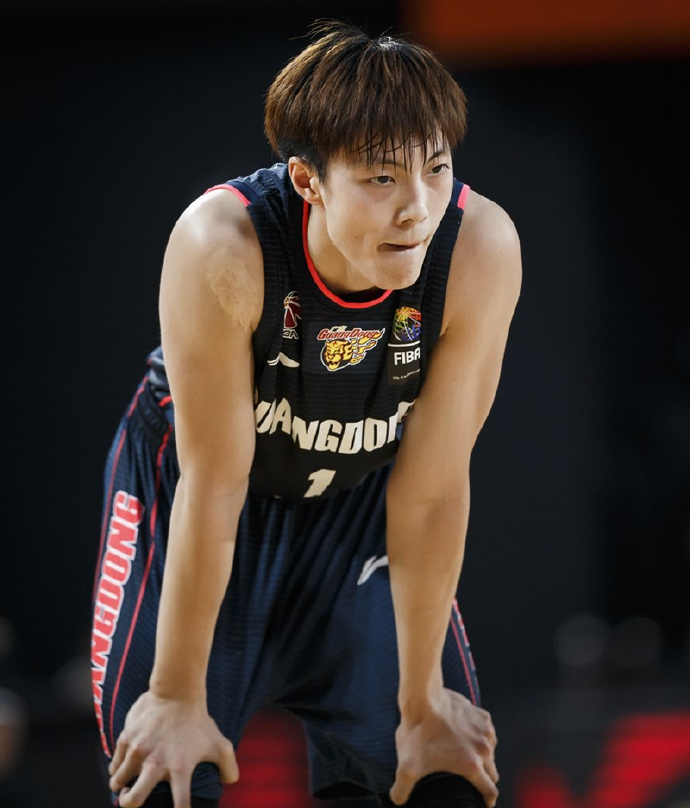 开元娱乐-亚冠赛程吃紧，深圳男篮今夜篮板制胜，气氛紧张，轮换策略成焦点的简单介绍