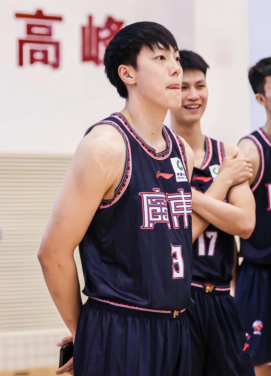 开元娱乐-关于赛地聚焦——CBA季后赛清晨热度飙升；广东宏远战术微调；球迷炸锅；赛程密集仍需轮换的信息